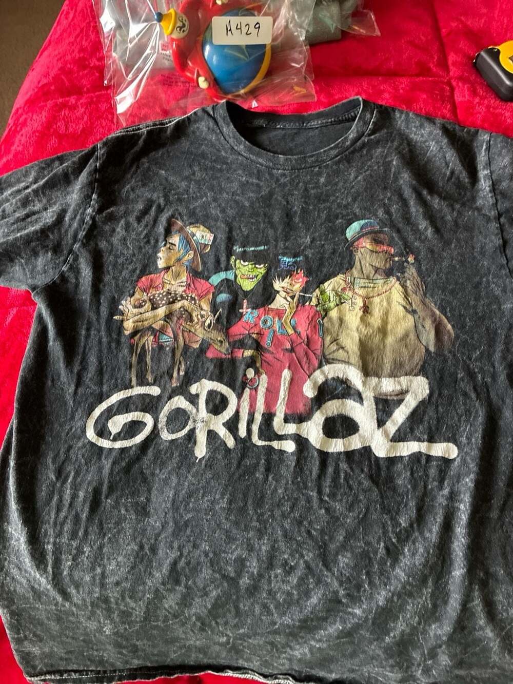 Gorillaz Plastic Beach Acid Wash Graphic T-Shirt Sz S Two holes A430